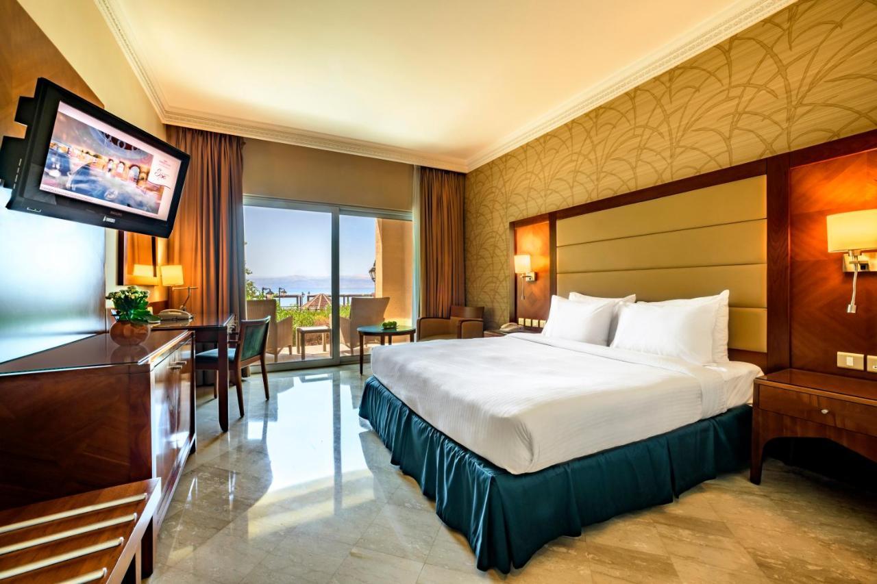 Crowne Plaza Jordan Dead Sea Resort & Spa By Ihg Sweimeh Luaran gambar A room at the hotel