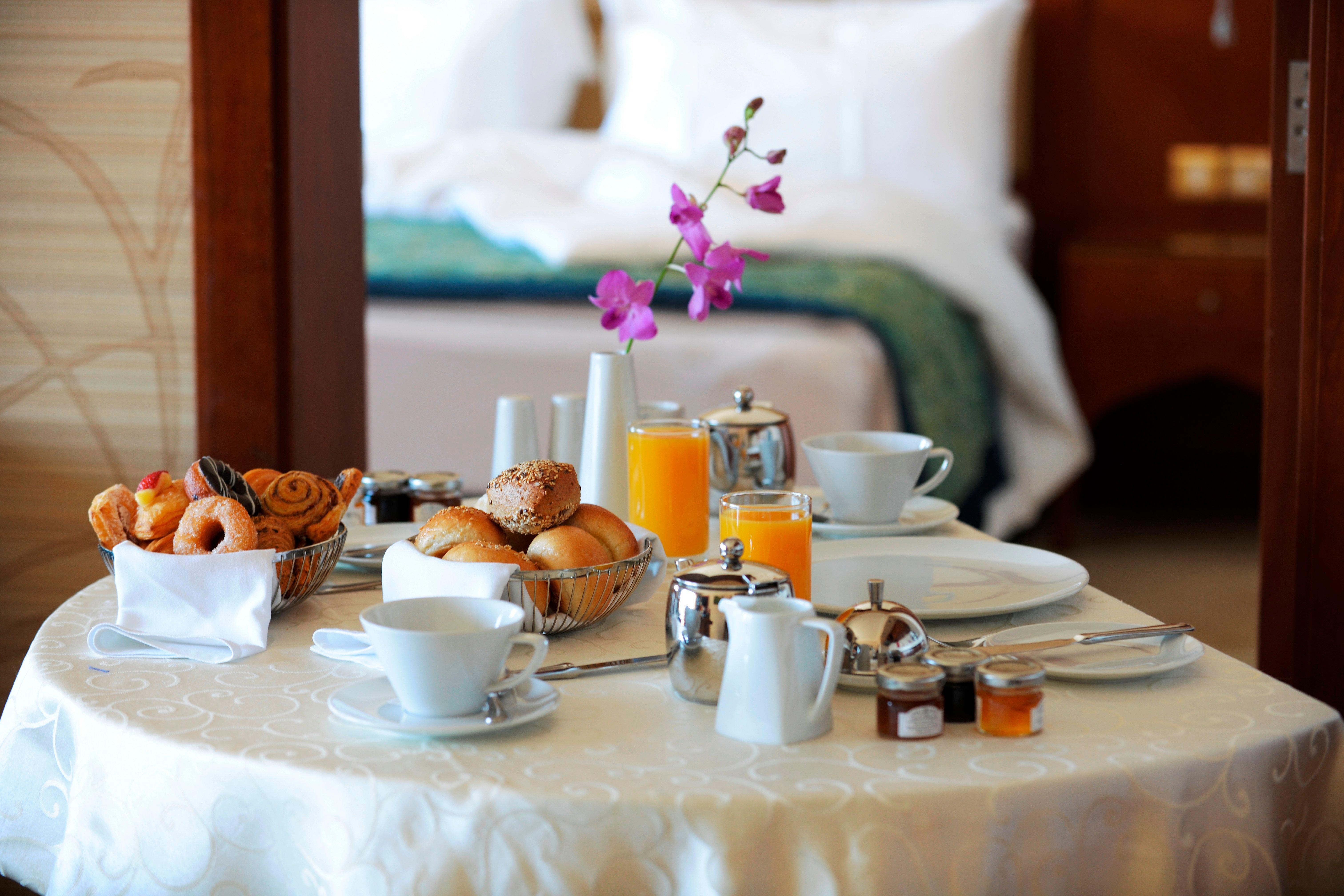 Crowne Plaza Jordan Dead Sea Resort & Spa By Ihg Sweimeh Luaran gambar Room service