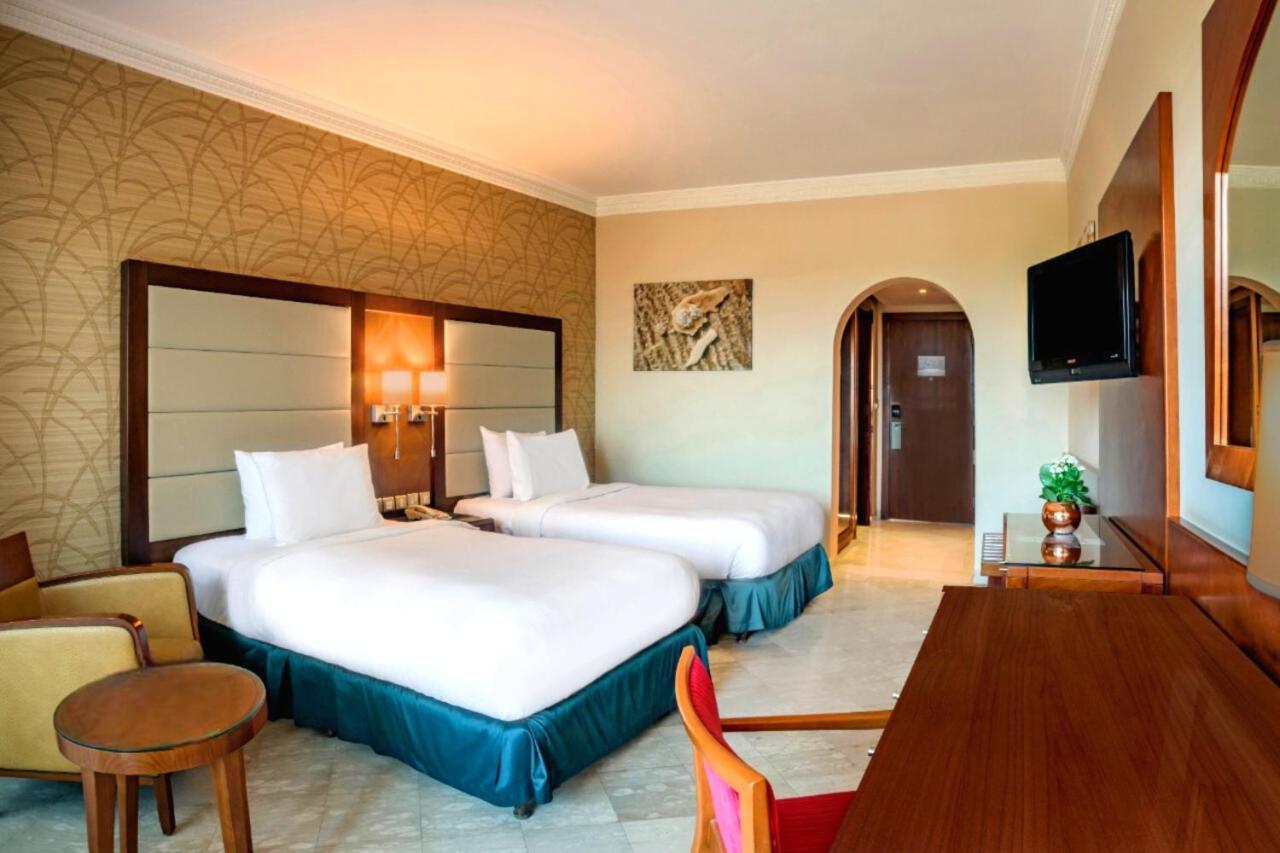 Crowne Plaza Jordan Dead Sea Resort & Spa By Ihg Sweimeh Luaran gambar A room at the hotel